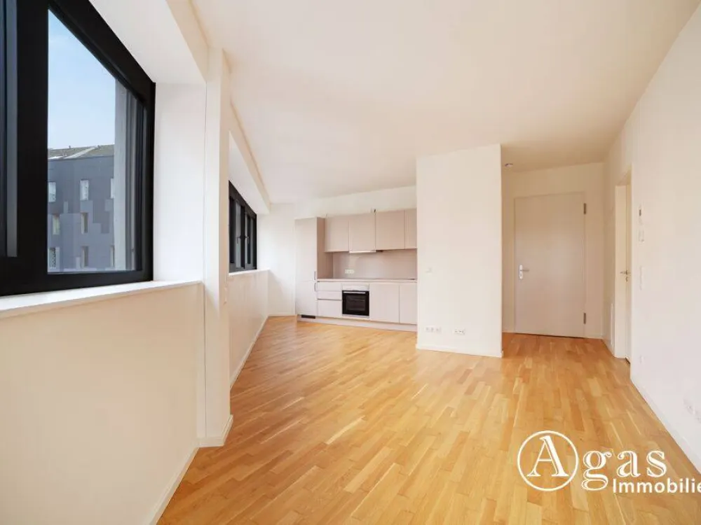 Sehr helle 2 Zimmer Wohnung mit ca. 54m², EBK und Balkon in Berlin-Mitte!