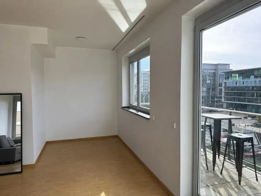 Lichtdurchflutete Wohnung mit Hafenblick