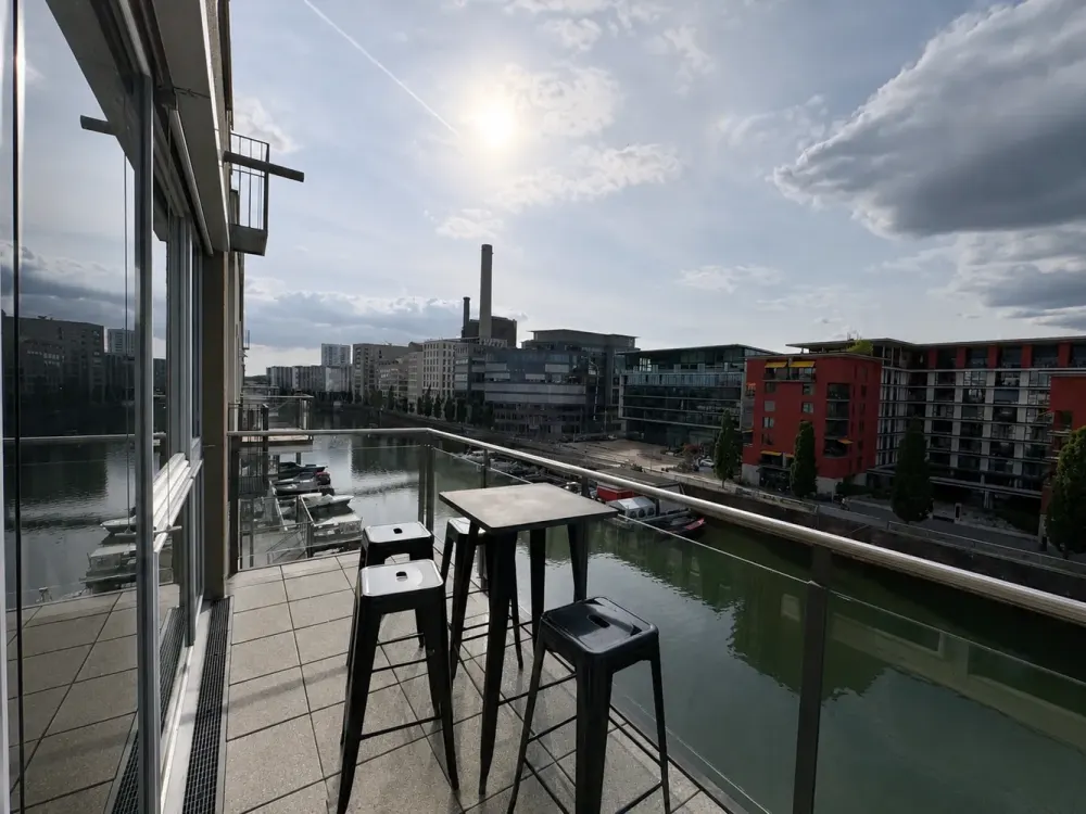 Lichtdurchflutete Wohnung mit Hafenblick