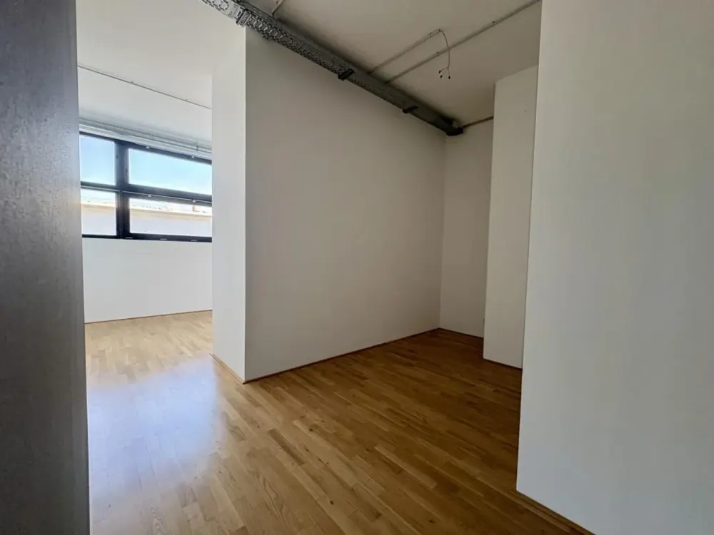 Available Immediately! Loft Apartment in Bremen. Close to the Center, Modern, with Balcony and Fitted Kitchen