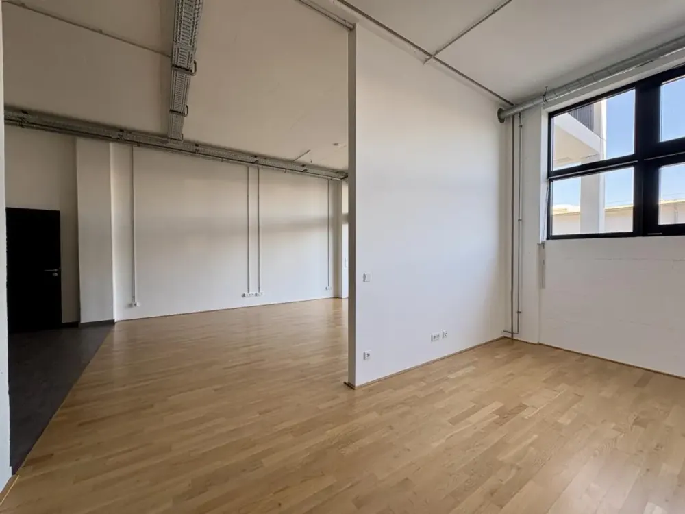 Available Immediately! Loft Apartment in Bremen. Close to the Center, Modern, with Balcony and Fitted Kitchen