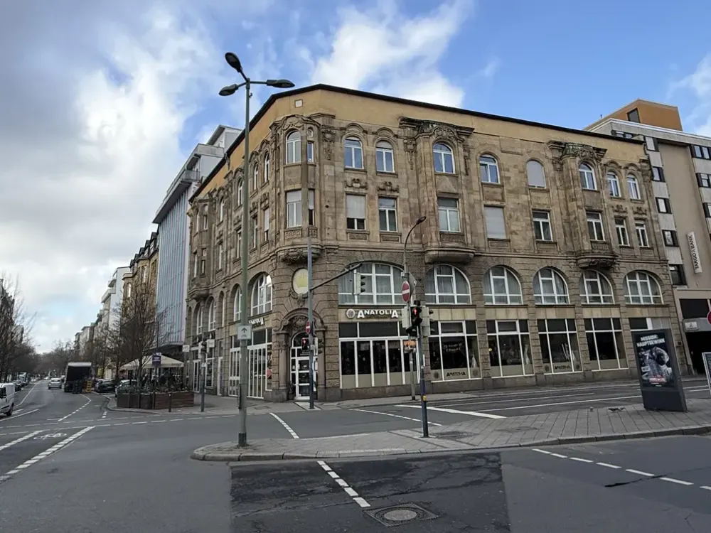 3-Zimmer-Altbauwohnung, kernsaniert, 3,10 m Deckenhöhe, Nähe Sana Klinikum