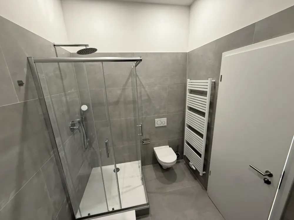 3-Zimmer-Altbauwohnung, kernsaniert, 3,10 m Deckenhöhe, Nähe Sana Klinikum