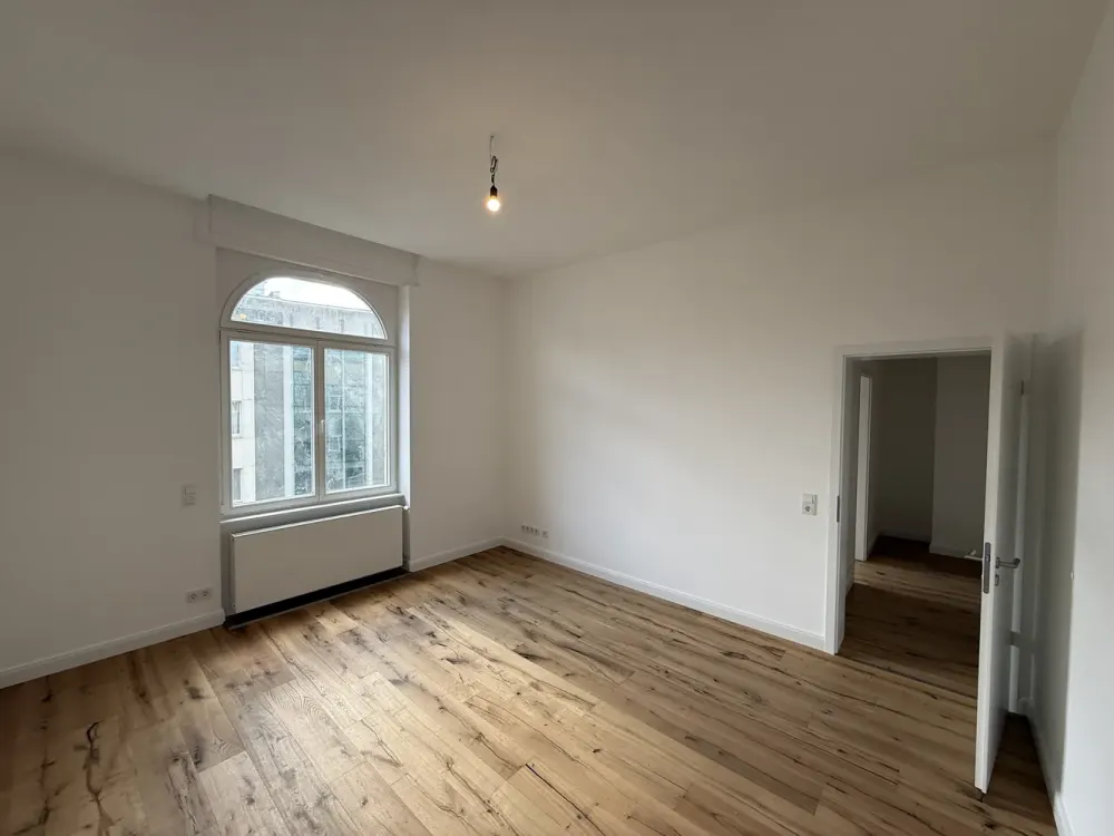3-Zimmer-Altbauwohnung, kernsaniert, 3,10 m Deckenhöhe, Nähe Sana Klinikum