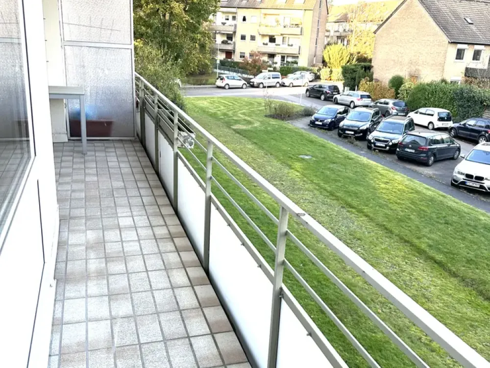 Geschmackvolle 2,5-Zimmer-Wohnung mit luxuriöser Innenausstattung mit Balkon in Neuss