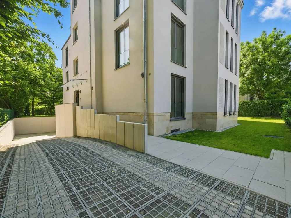 Exklusive Gartenwohnung: modernes Design, helle Räume und stilvoller Wohnkomfort auf einer Ebene