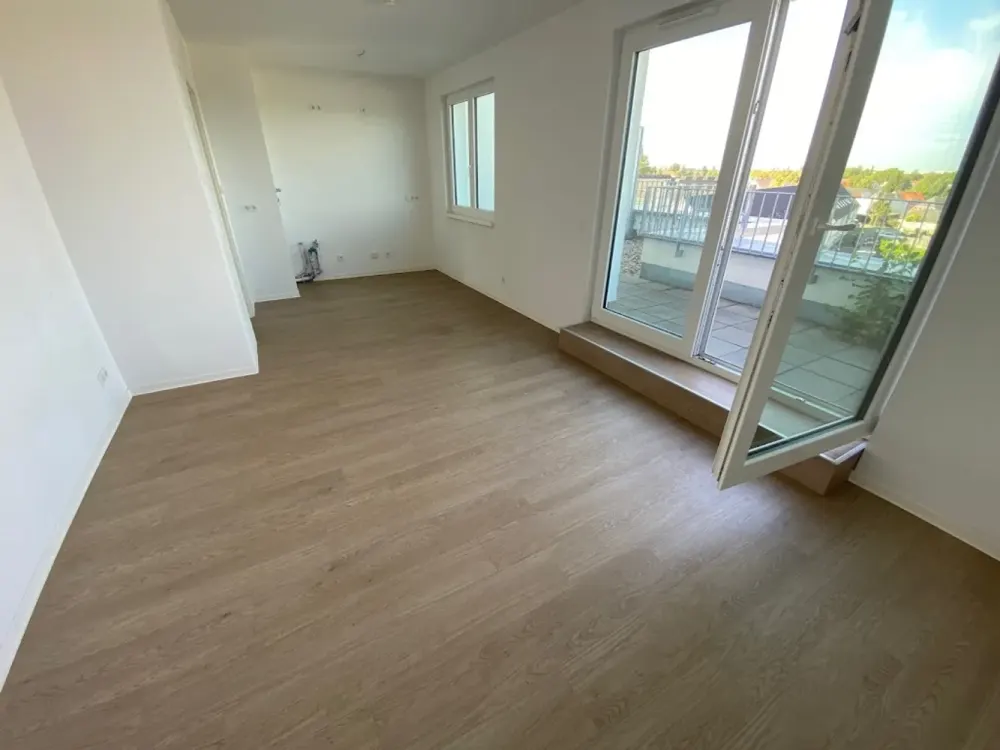 Moderne und schöne Dachgeschosswohnung mit großer Terrasse in Falkenberg neu zu vermieten