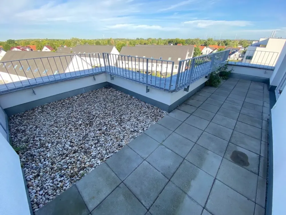Moderne und schöne Dachgeschosswohnung mit großer Terrasse in Falkenberg neu zu vermieten