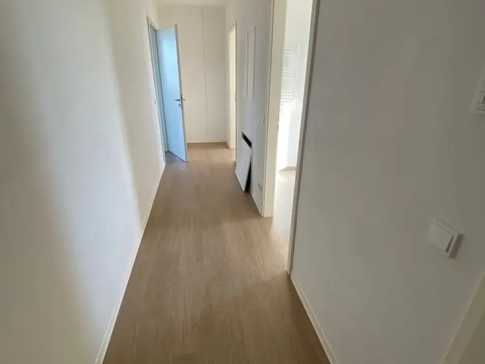 Moderne und schöne Dachgeschosswohnung mit großer Terrasse in Falkenberg neu zu vermieten