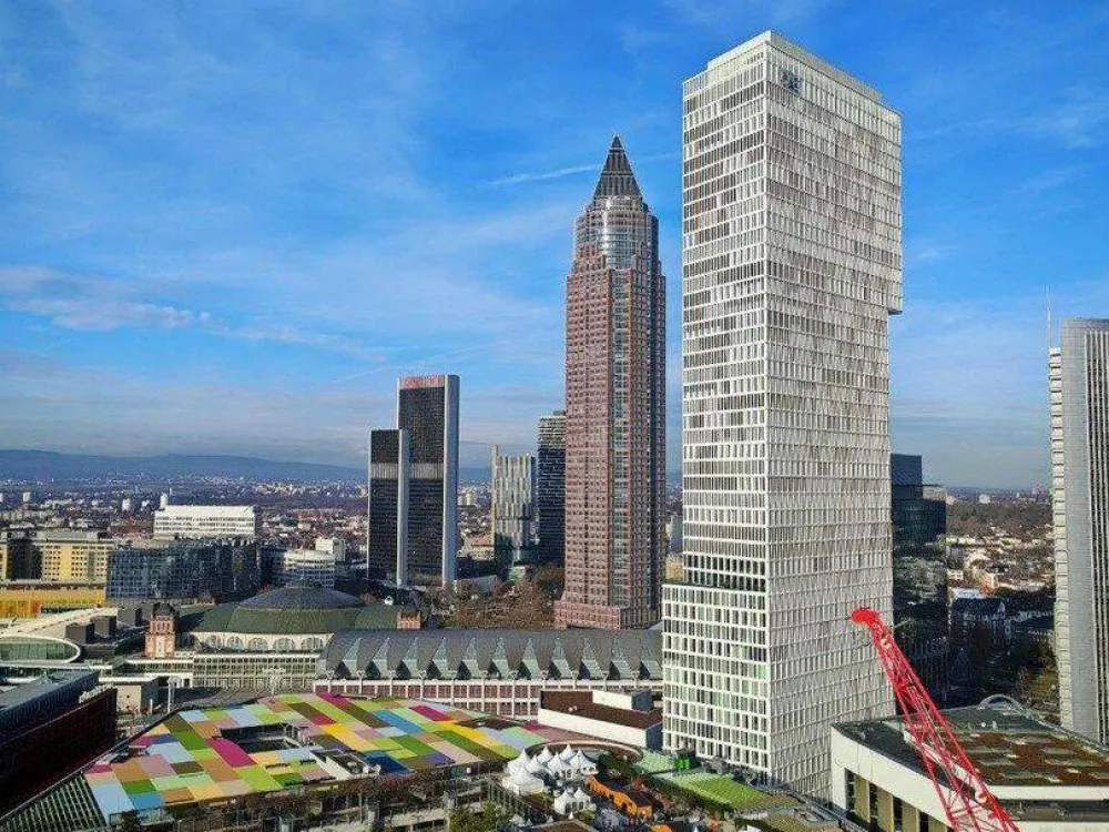 Luxuriöses Wohnen über den Dächern von Frankfurt: Exklusives Apartment im 23. OG des EDEN Tower