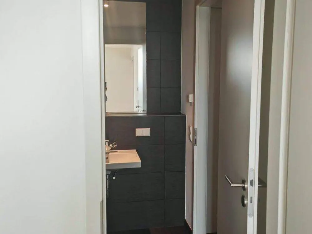 Luxuriöses Wohnen über den Dächern von Frankfurt: Exklusives Apartment im 23. OG des EDEN Tower