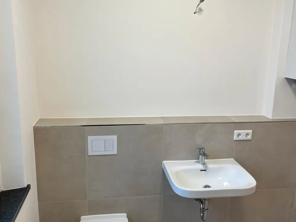Alles NEU, 2Zi,Kü,Bad, Altbauwohnung, ab sofort