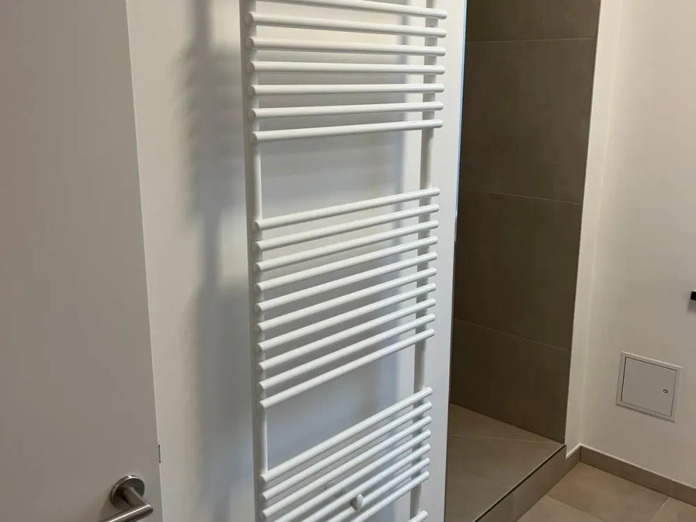 Alles NEU, 2Zi,Kü,Bad, Altbauwohnung, ab sofort