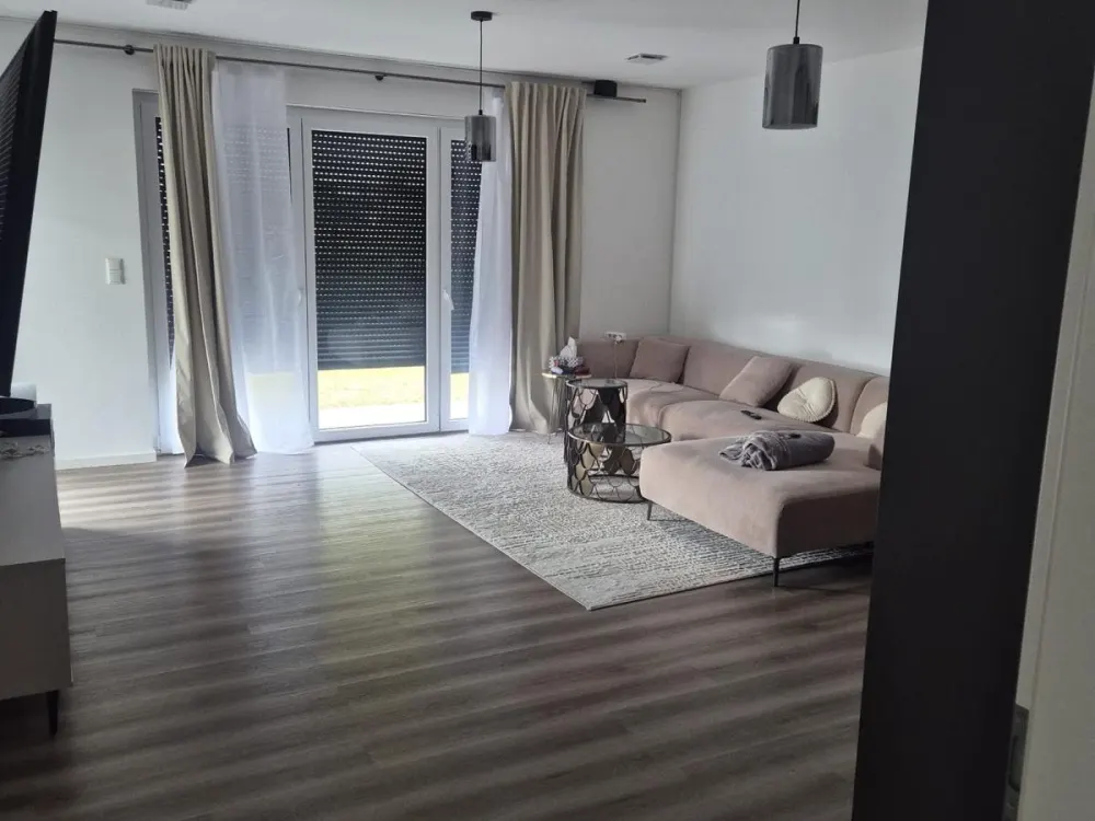 WG Zimmer 700Euro/Wohnung 1400Euro in Sarstedt