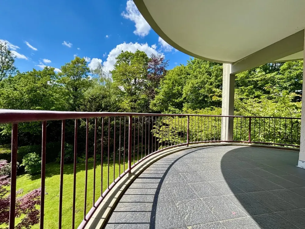 *** Toplage Bogenhausen *** Exklusive 2- Zimmer- Wohnung mit sonnigem Balkon und Isarblick