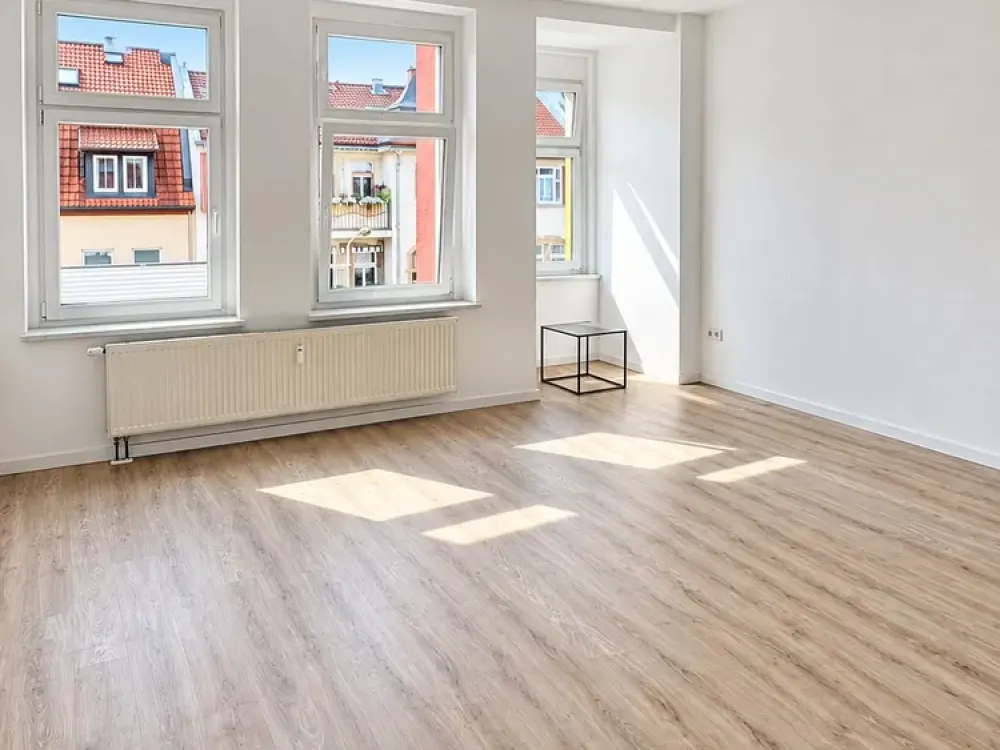 Spacious 3-Room Apartment with Balcony and Daylight Bathroom!