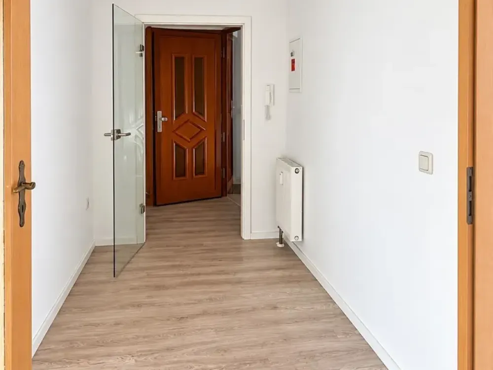 Spacious 3-Room Apartment with Balcony and Daylight Bathroom!