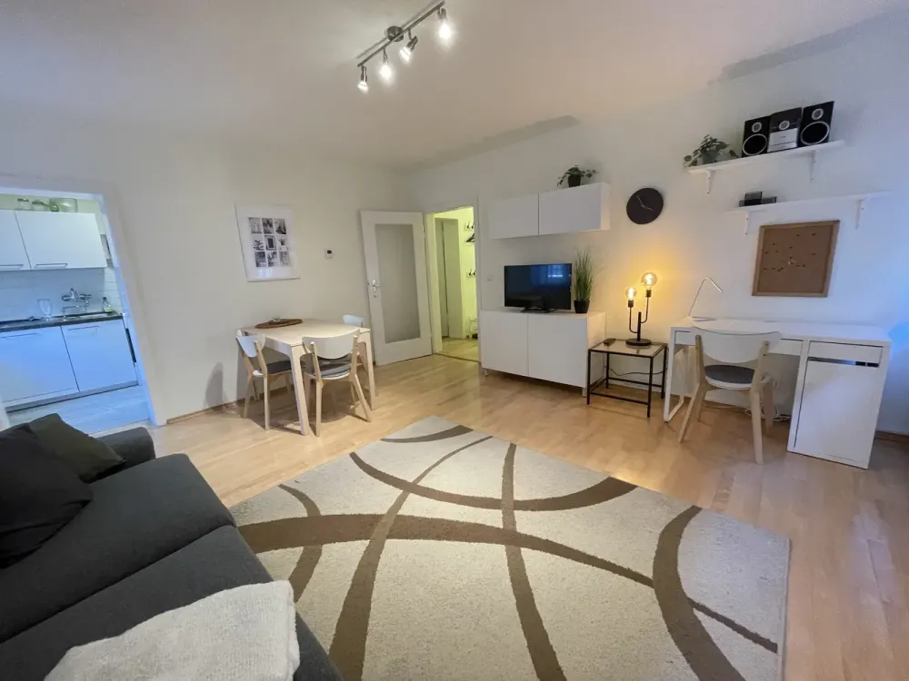 Stilvoll möblierte 2-Zimmer-Wohnung mit Einbauküche in zentrumsnaher Lage ab Nov. 26