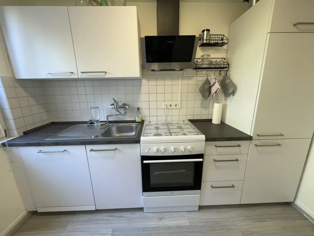 Stilvoll möblierte 2-Zimmer-Wohnung mit Einbauküche in zentrumsnaher Lage ab Nov. 26