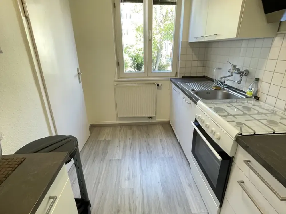 Stilvoll möblierte 2-Zimmer-Wohnung mit Einbauküche in zentrumsnaher Lage ab Nov. 26