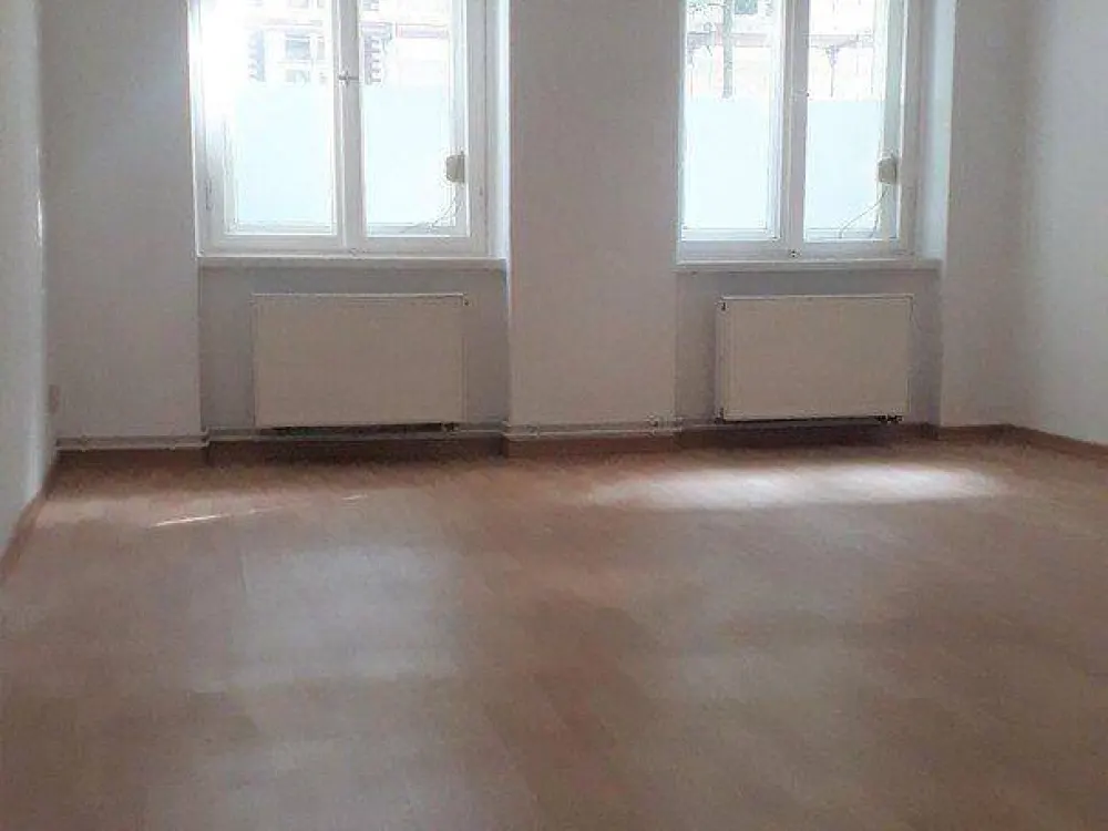 3-Raum Wohnung im Erdgeschoss mit Garten beim Nöldner Platz