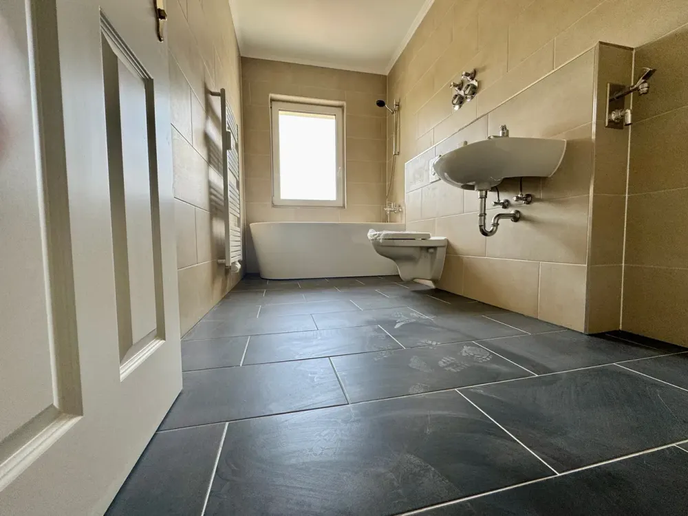 +++Schöne geräumige 2 Zimmer-Wohnung nahe der Schloßstr.+++