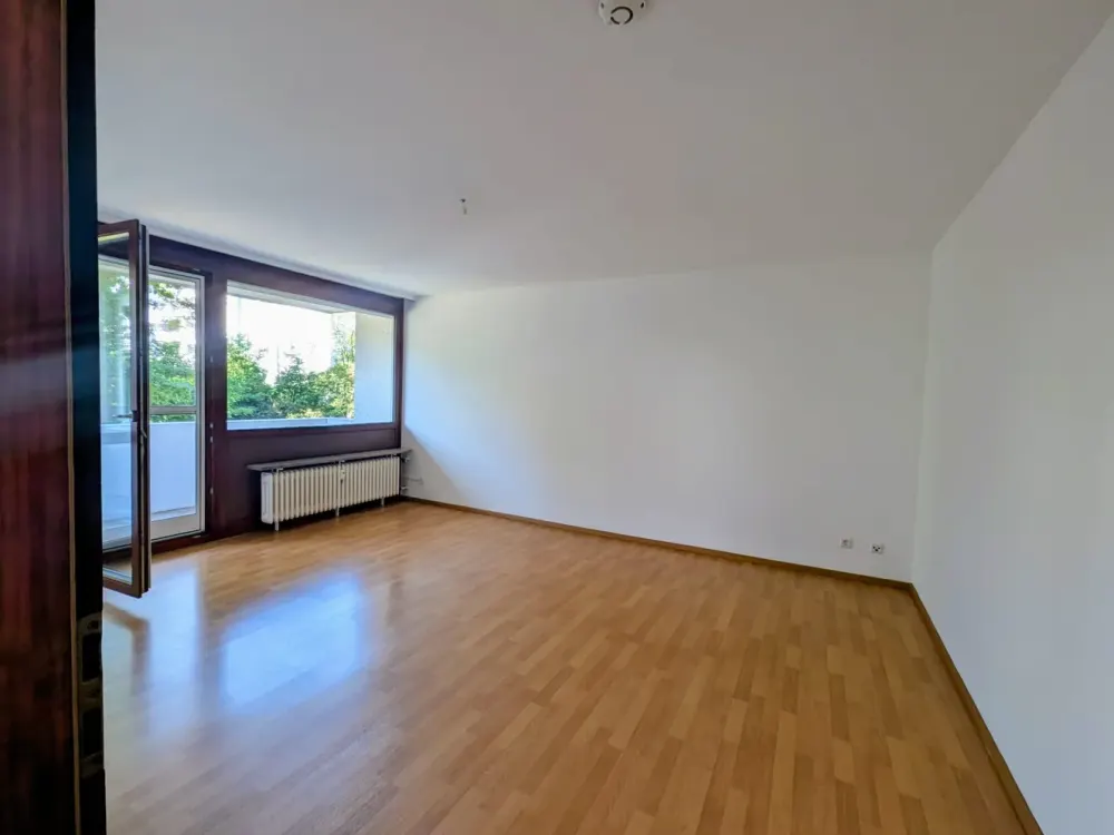 Frisch renovierte 1-Zimmer-Wohnung - Mit Einbauküche, Balkon, Keller und Tiefgarage