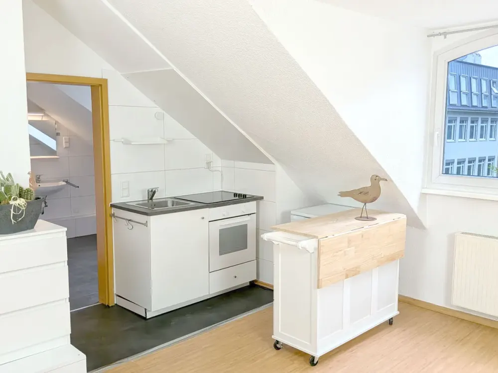 Perfect for Studying: 1-Room Apartment in Quiet Side Street | 300 Meters to Main Train Station
