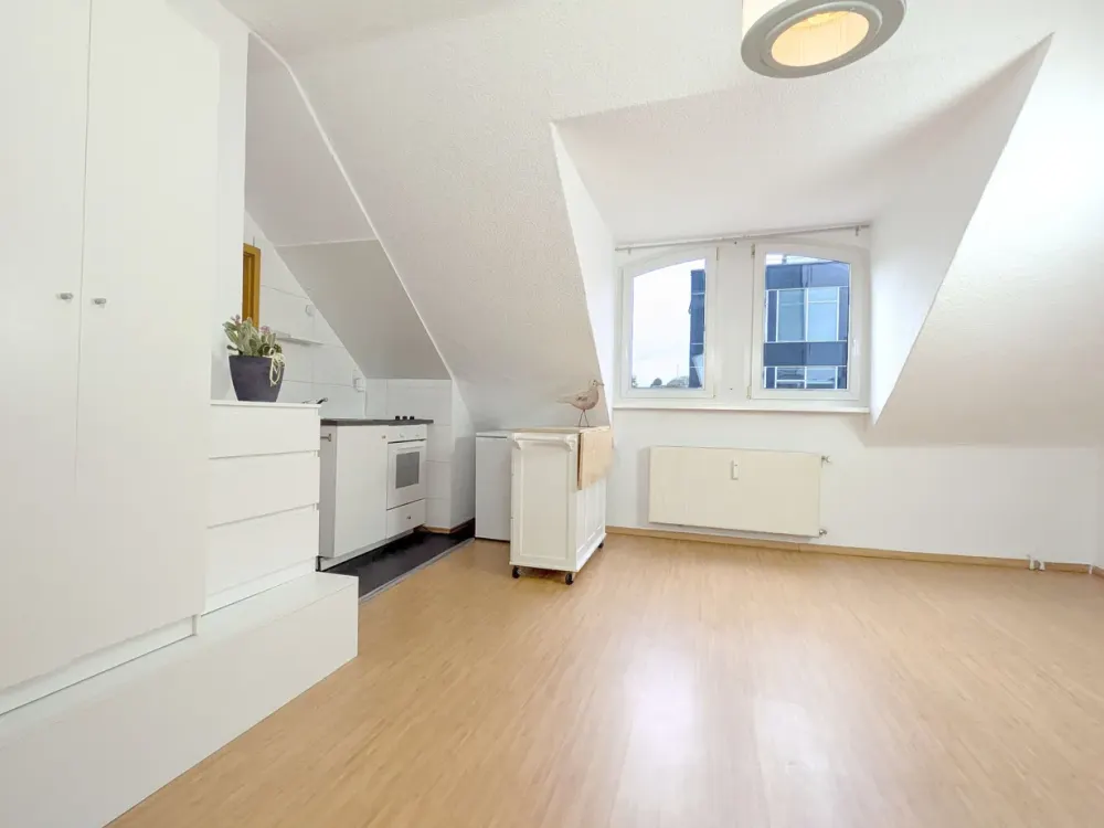 Perfect for Studying: 1-Room Apartment in Quiet Side Street | 300 Meters to Main Train Station