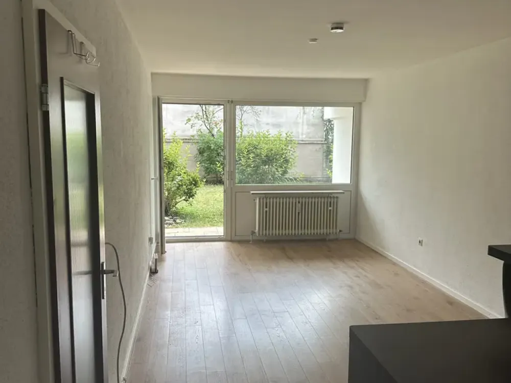 Helle 2,5-Zimmer Wohnung mit Terrasse und Gartenanteil