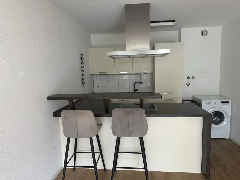 Helle 2,5-Zimmer Wohnung mit Terrasse und Gartenanteil