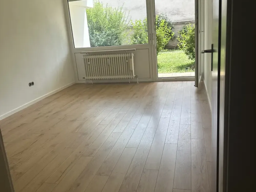 Helle 2,5-Zimmer Wohnung mit Terrasse und Gartenanteil