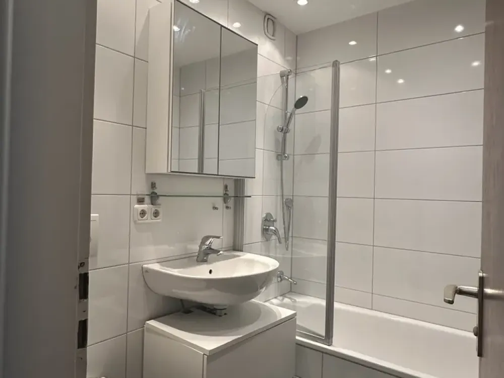 Helle 2,5-Zimmer Wohnung mit Terrasse und Gartenanteil