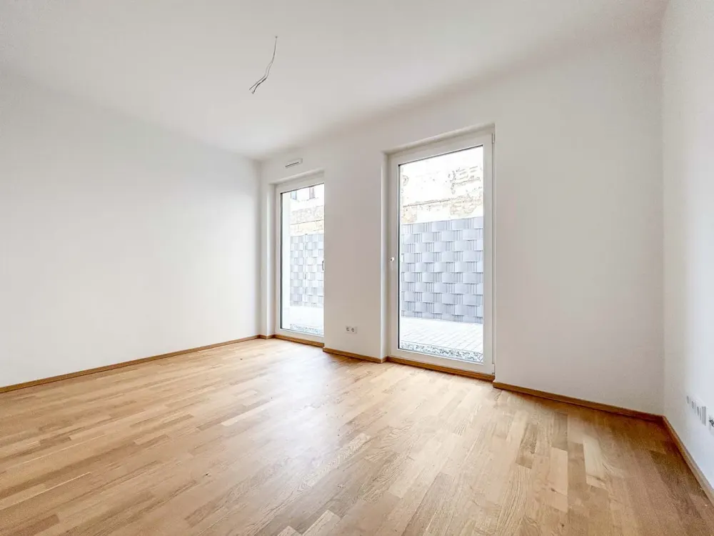 Spacious 3-Room Apartment with Terrace in Quiet Location of Frankfurt-Nied