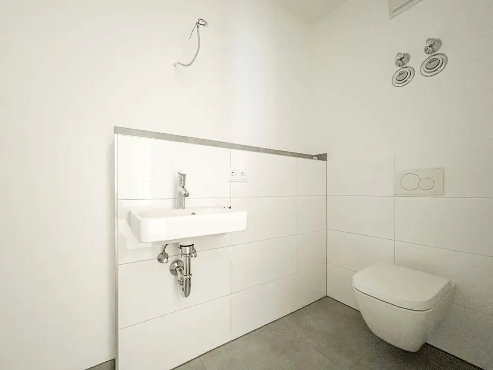 Spacious 3-Room Apartment with Terrace in Quiet Location of Frankfurt-Nied