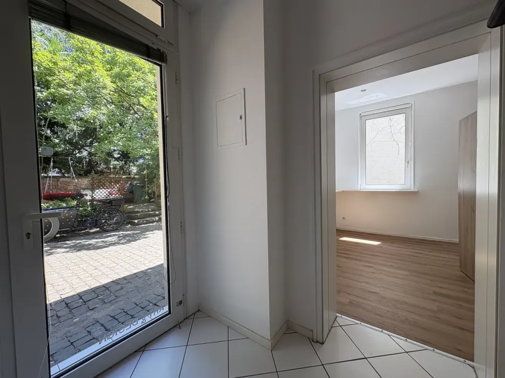 Freistehendes Einfamilienhaus in ruhiger Hinterhoflage inkl. großem Stellplatz in Offenbach am Main