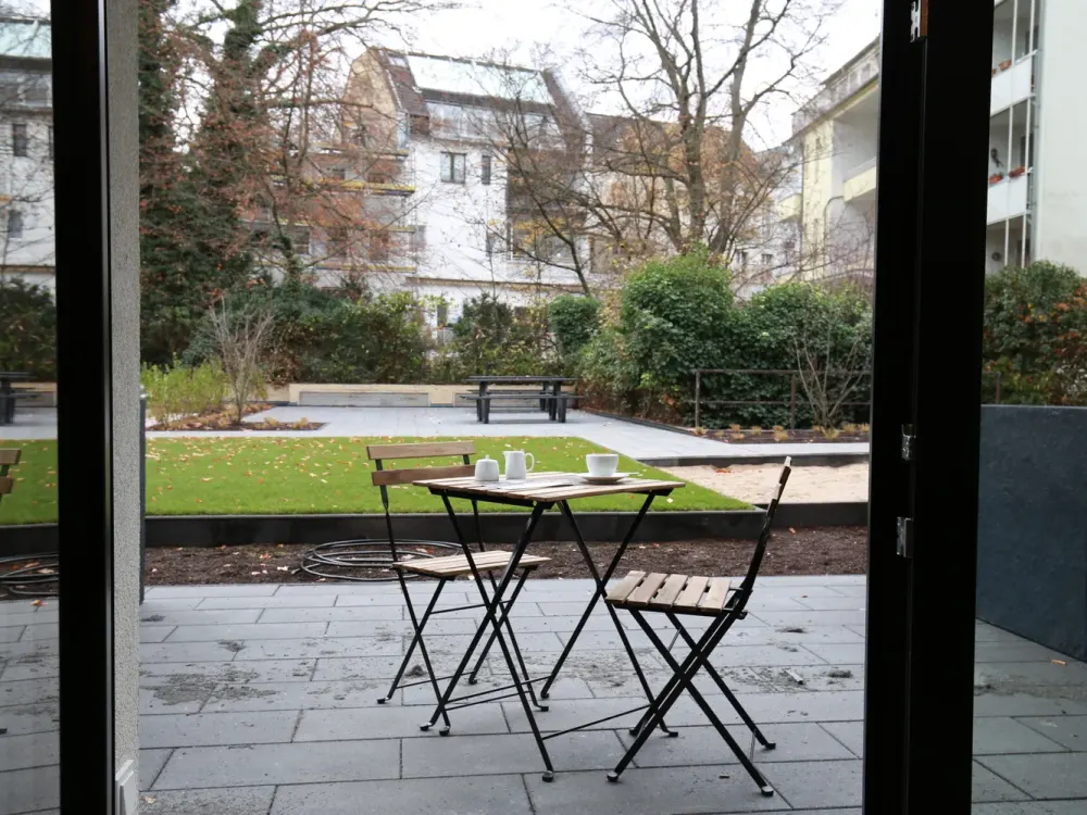 VARIABEL BEZUGSFREI: ZENTRUMNAHES, MÖBLIERTES ZWEI-ZIMMER-APARTMENT