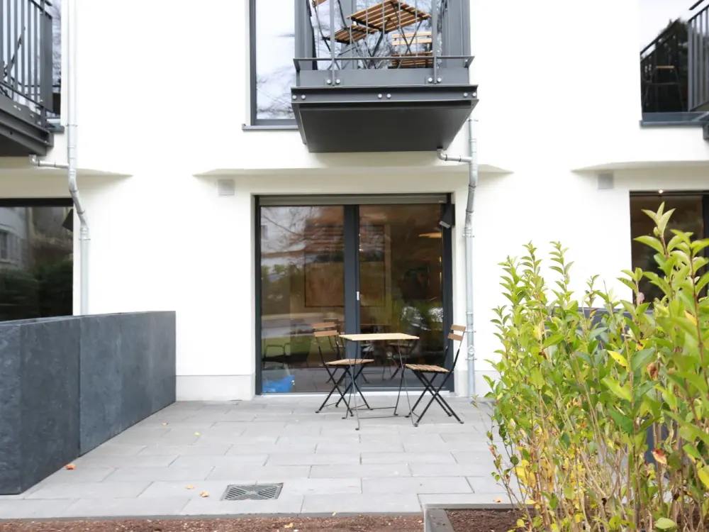VARIABEL BEZUGSFREI: ZENTRUMNAHES, MÖBLIERTES ZWEI-ZIMMER-APARTMENT