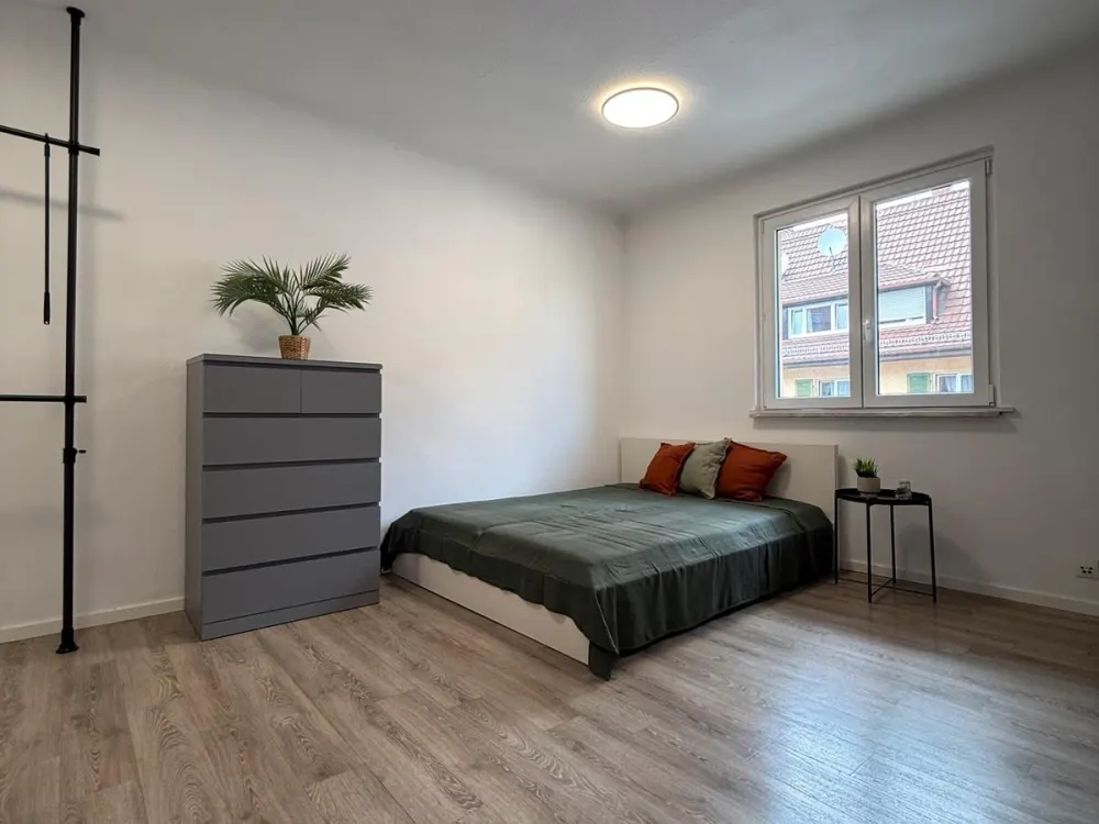 WG Zimmer möbiliert zentral in Stuttgart