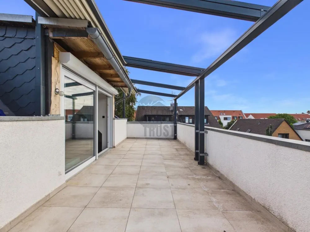 Über den Dächern Langenhagens, sanierte 3-Zimmer-Wohnung mit West-Dachterrasse