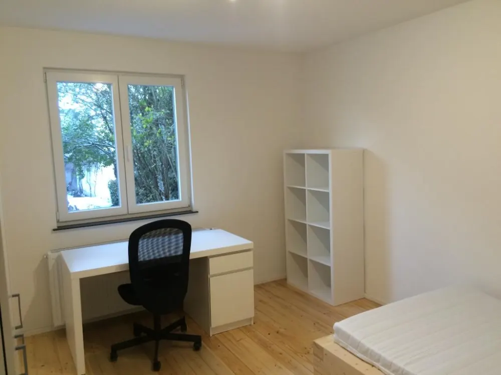 Großes Zimmer mit Gartensicht (Zimmer 1)