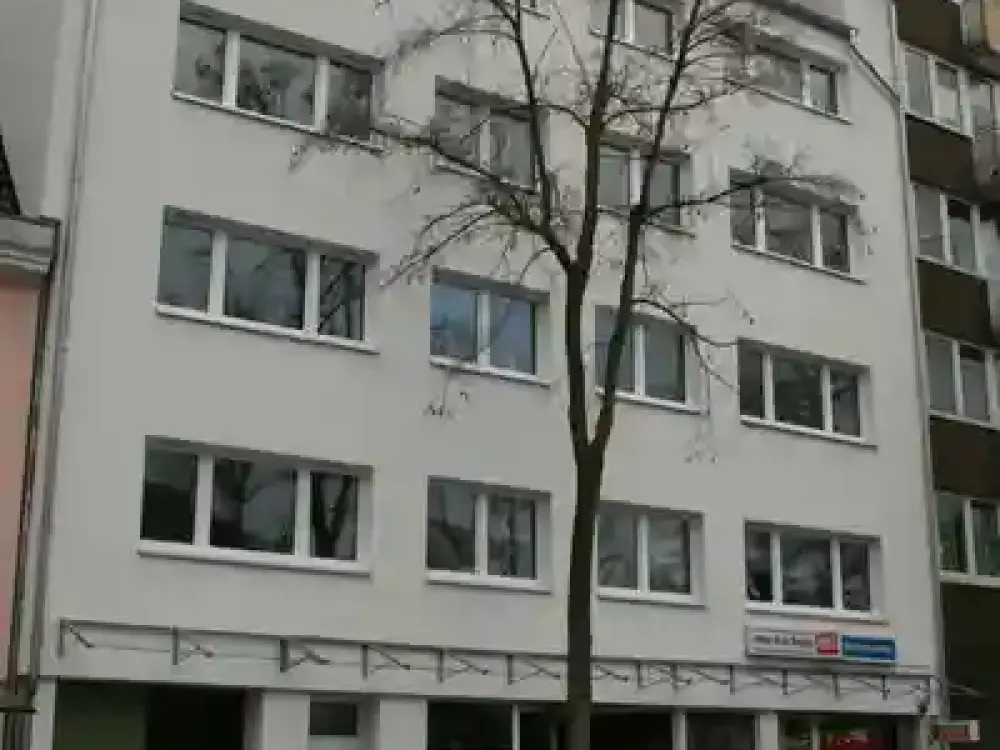 Modernes Apartment mit Einbauküchein Köln: Kompakt und gut angebunden