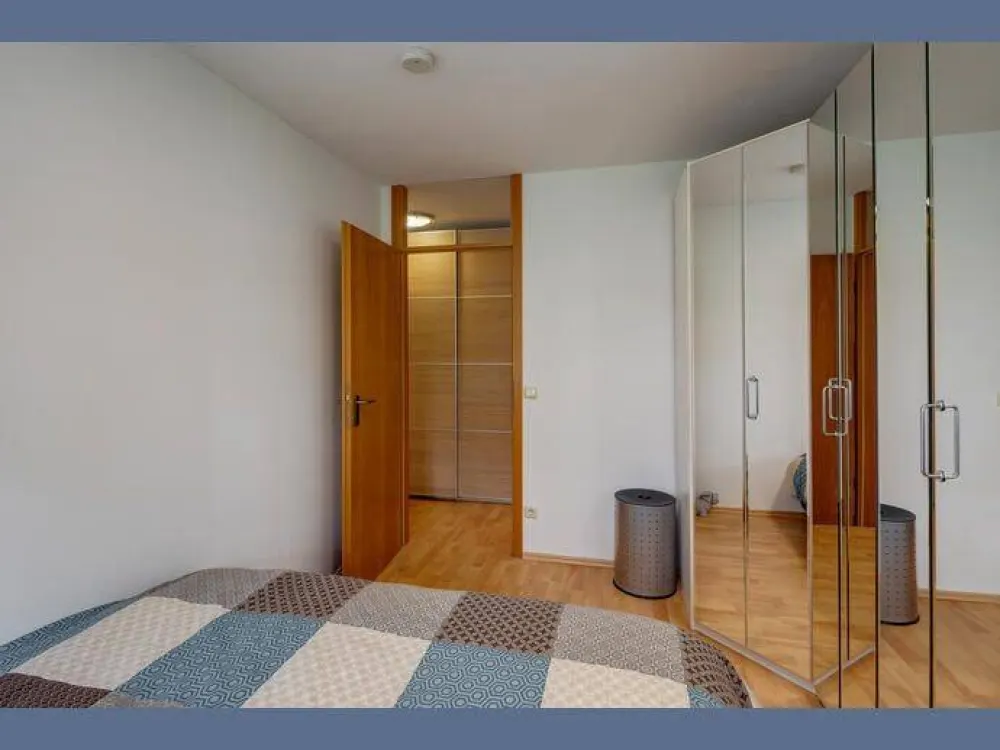Möbliert: 2-Zimmer Gartenwohnung in der Nähe des Lerchenauersees
