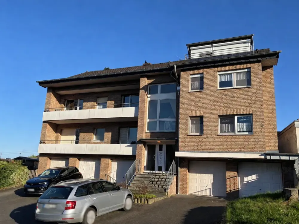Freundliche 2-Zimmer-Dachgeschosswohnung, Balkon, Garage in Bornheim