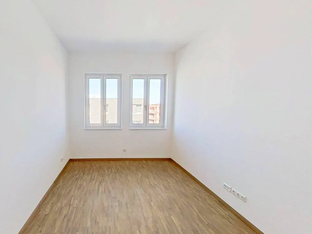 DREAM APARTMENT IN FIRST OCCUPANCY: Bright 3-Room Apartment with BUILT-IN KITCHEN