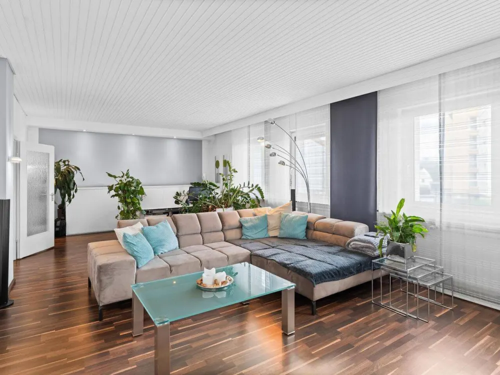 Moderne 2-Zimmer Wohnung in Großreuth bei Schweinau mit Einbauküche & Garage