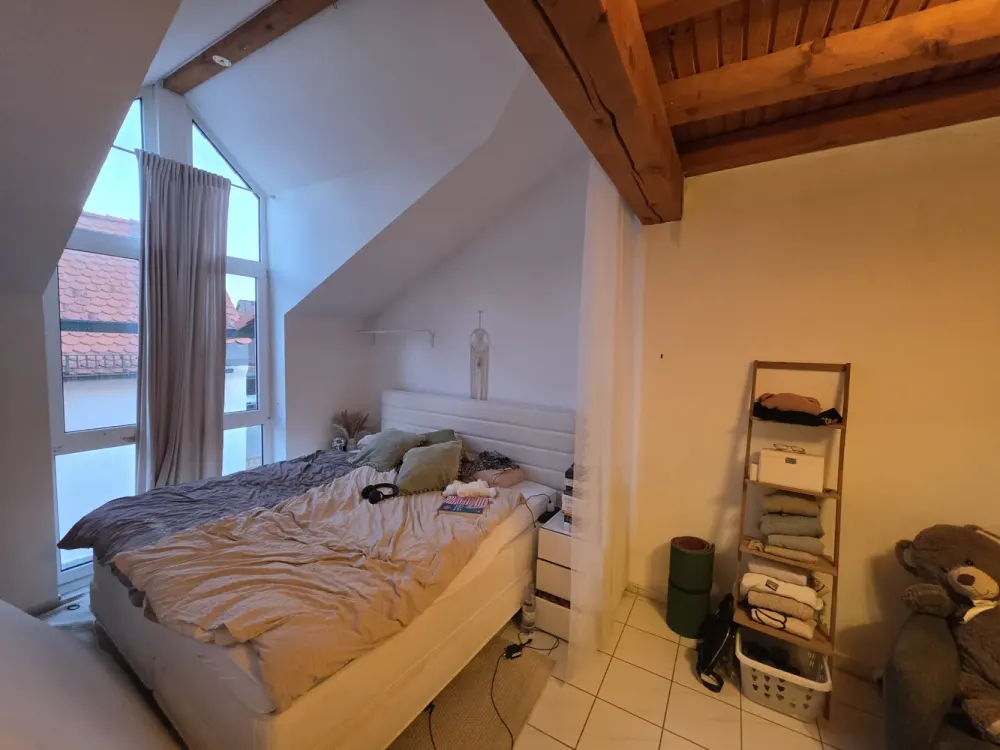 Coole & sehr grosse 3 Zimmerwohnung mit Galerie, Einbauküche & Stellplatz ab 01.11.2026 zu vermieten