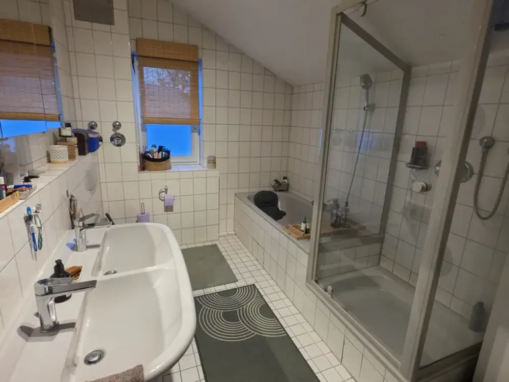 Coole & sehr grosse 3 Zimmerwohnung mit Galerie, Einbauküche & Stellplatz ab 01.11.2026 zu vermieten