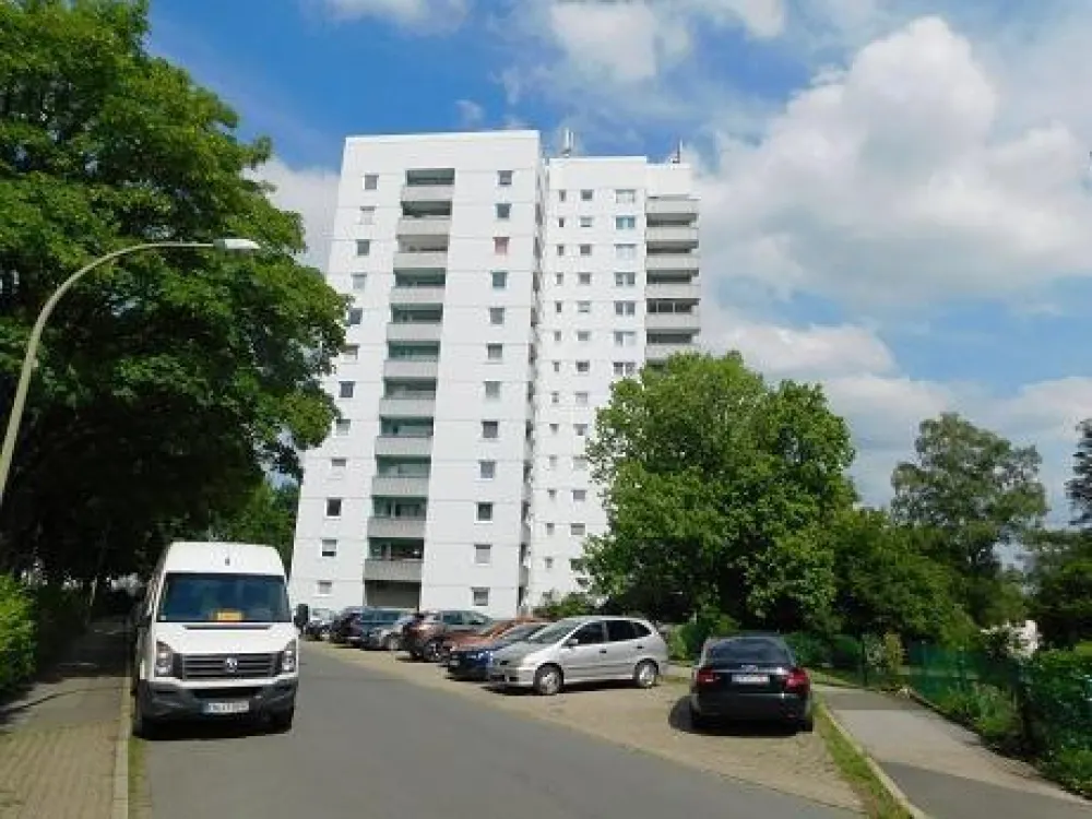 Wohnung mit Ausblick, neu renoviert mit Balkon!