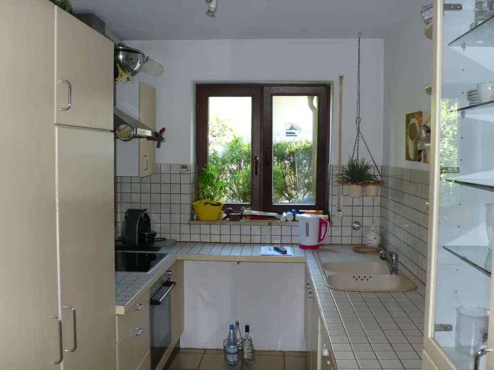 Renovierte 3,5-Raum-Erdgeschosswohnung mit Terrassen, und Einbauküche in Stuttgart